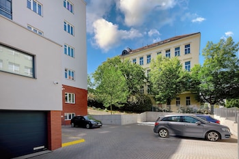 downtown suites belohorska