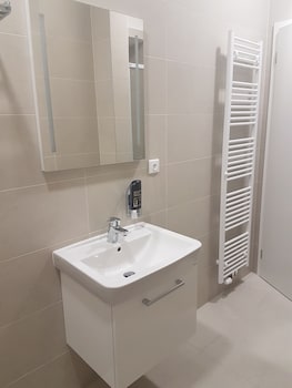 downtown suites belohorska