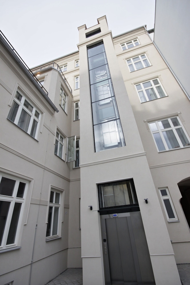 elizabeth suites