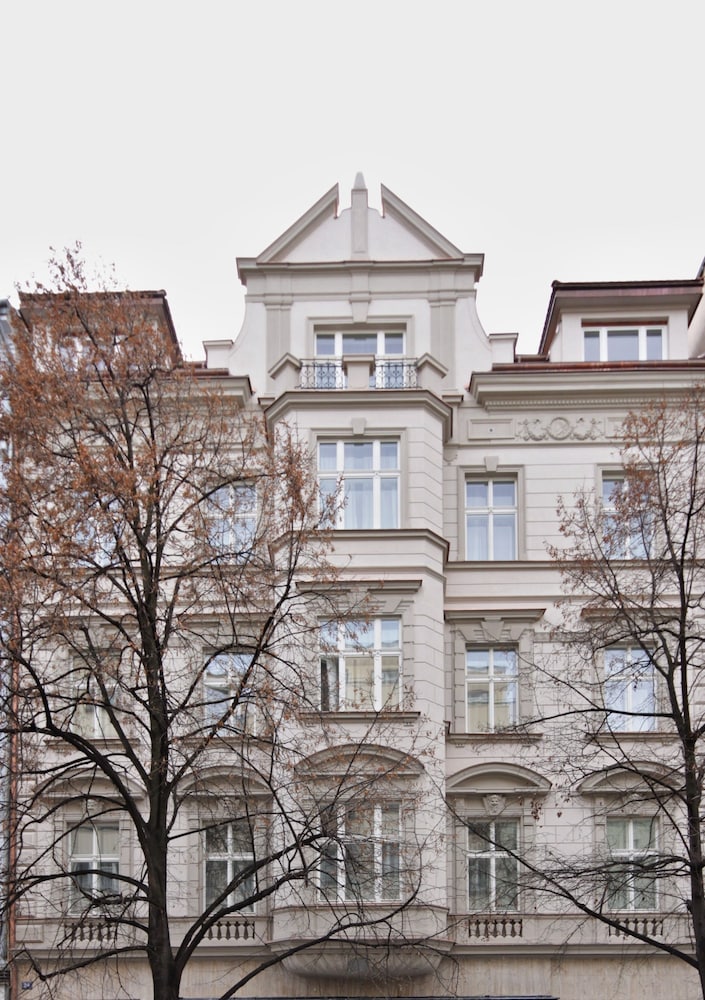 elizabeth suites