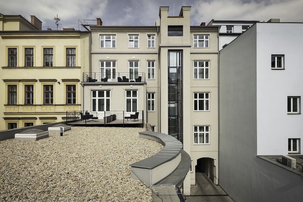 elizabeth suites