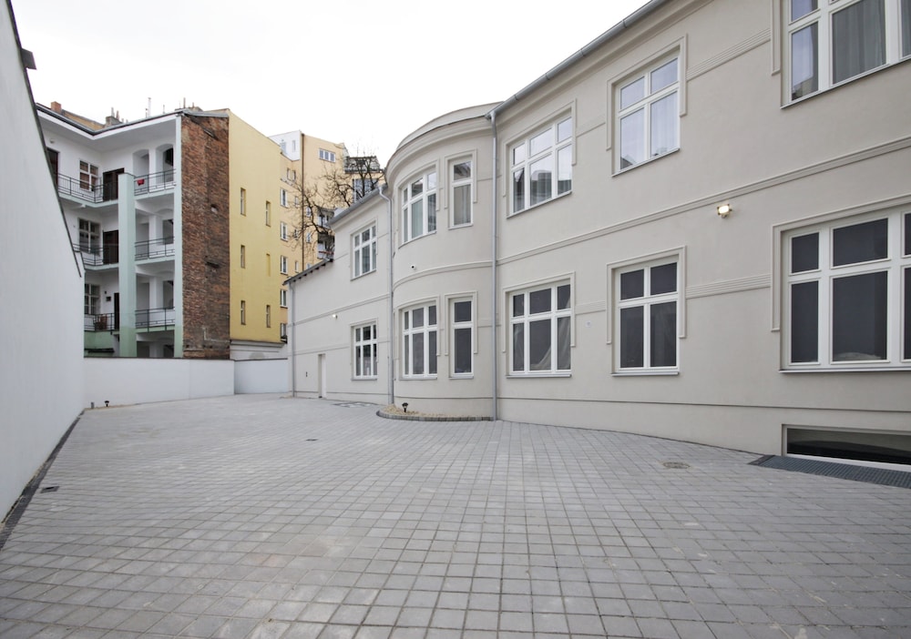 elizabeth suites