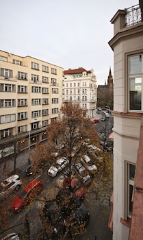 elizabeth suites