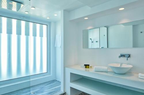 so white club resort