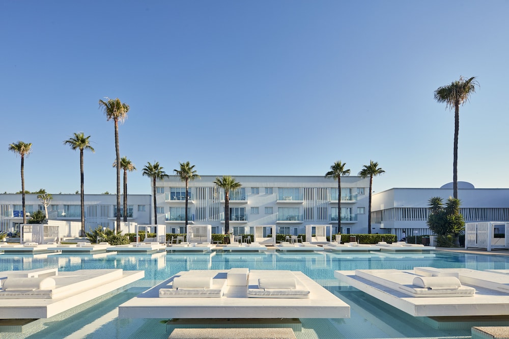 so white club resort