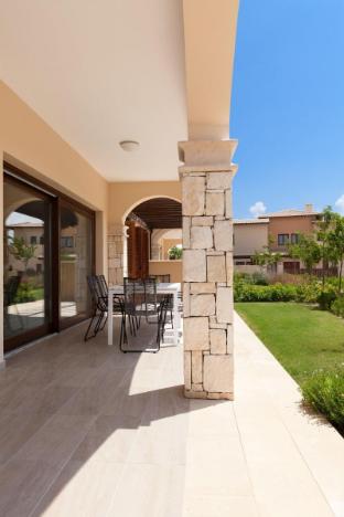 aphrodite hills resort