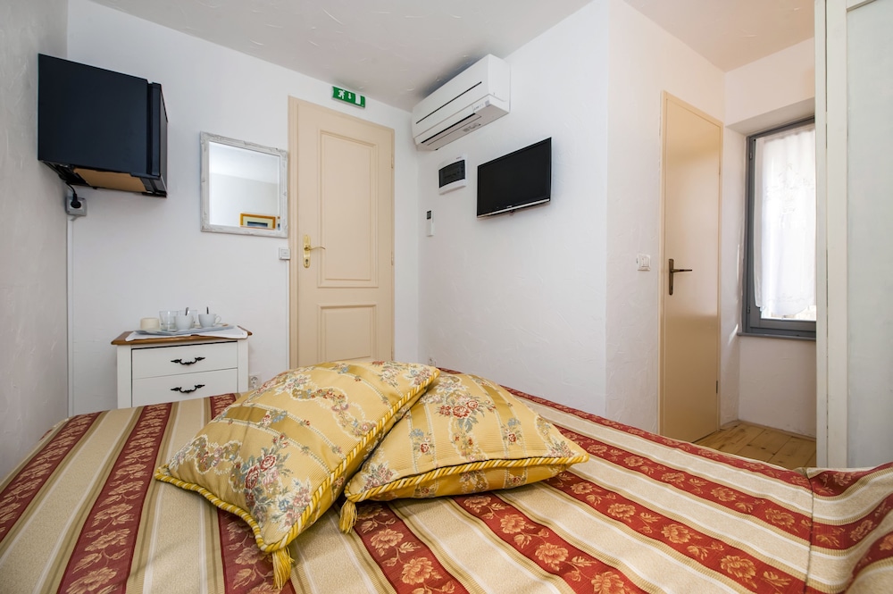 rooms sotto i volti adults only