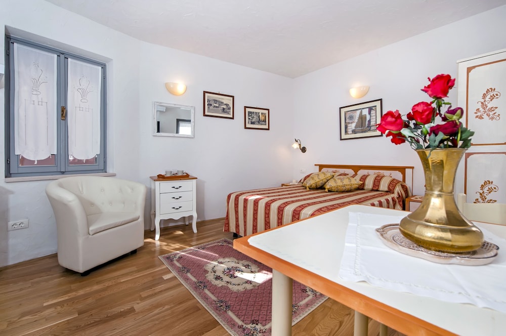 rooms sotto i volti adults only