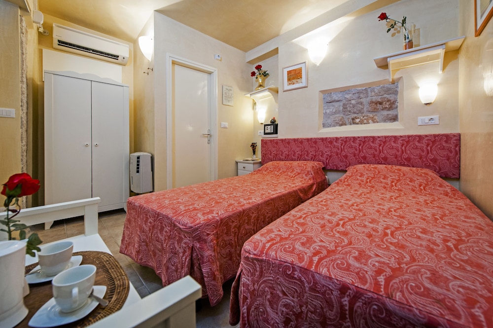 rooms sotto i volti adults only