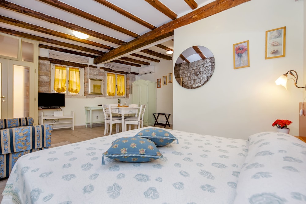 rooms sotto i volti adults only