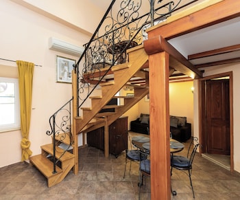 amoret apartments