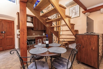amoret apartments