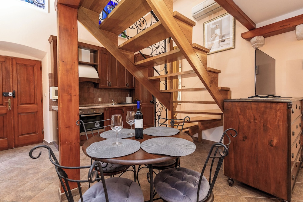amoret apartments