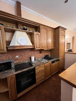 amoret apartments