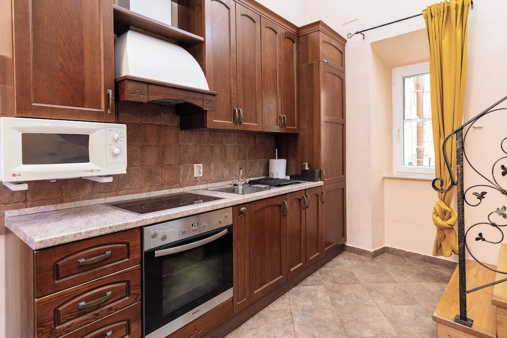amoret apartments