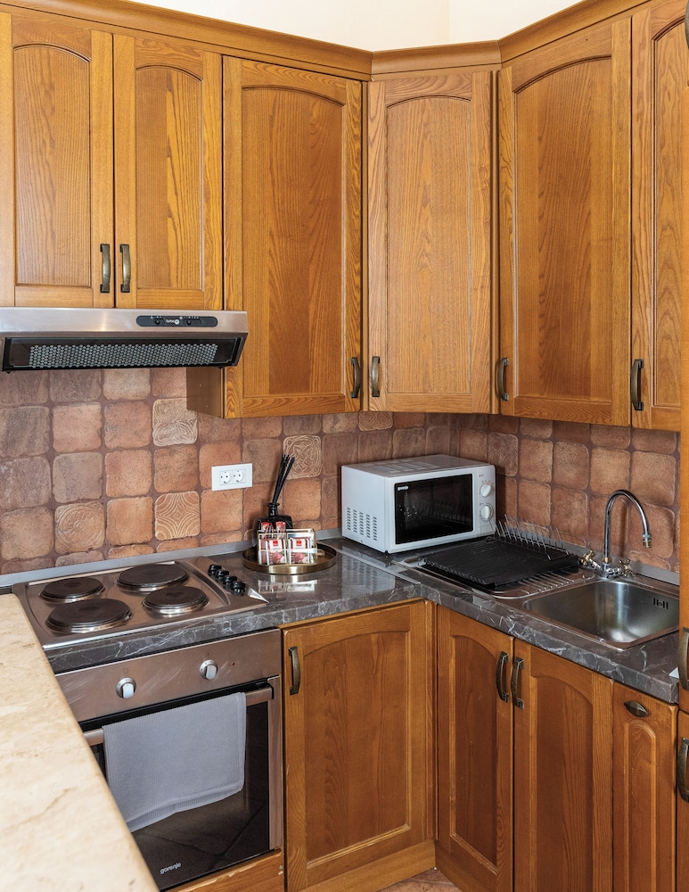amoret apartments