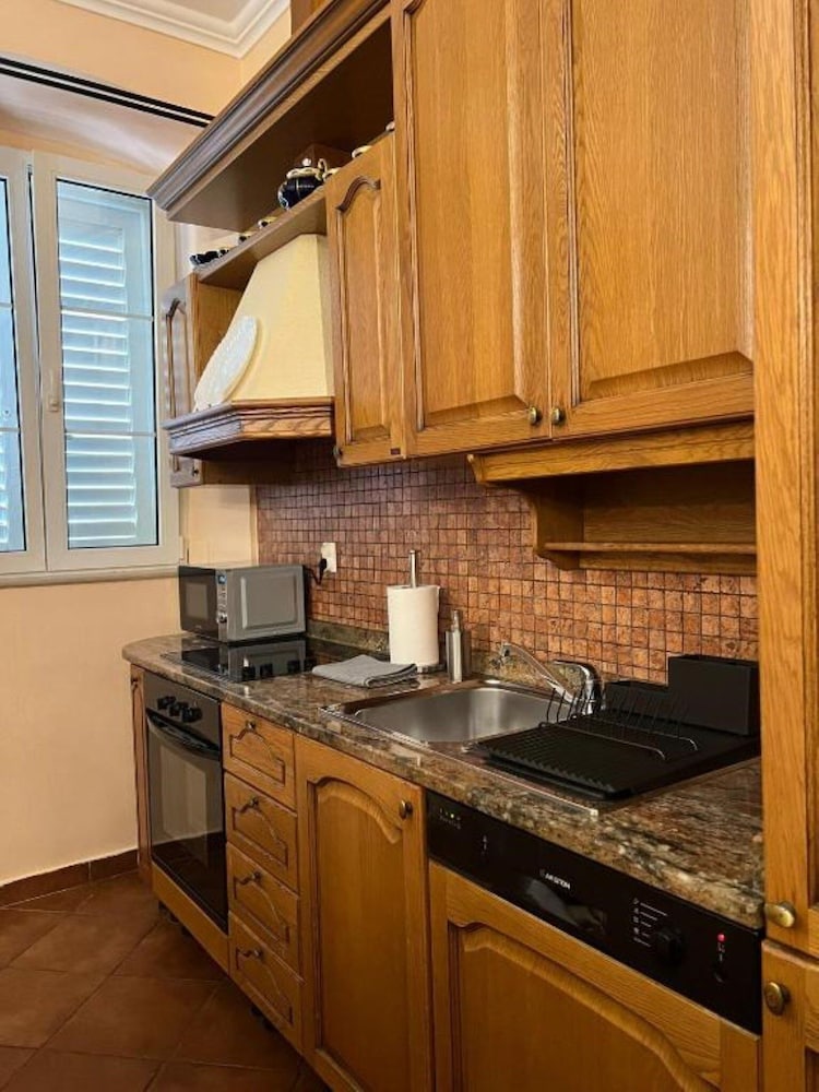 amoret apartments