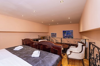 amoret apartments