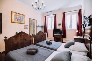 amoret apartments