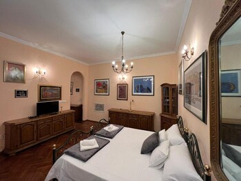 amoret apartments