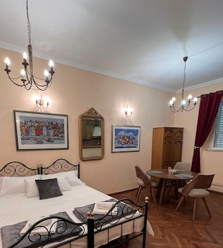 amoret apartments
