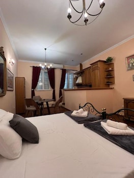 amoret apartments