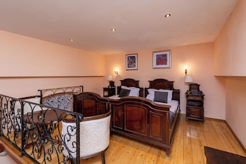 amoret apartments