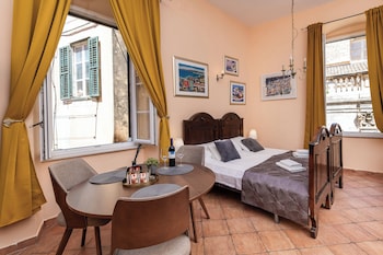 amoret apartments