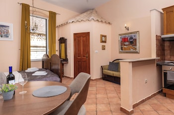 amoret apartments