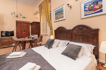 amoret apartments