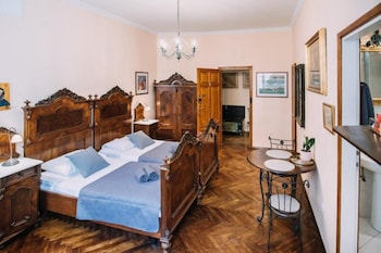 amoret apartments