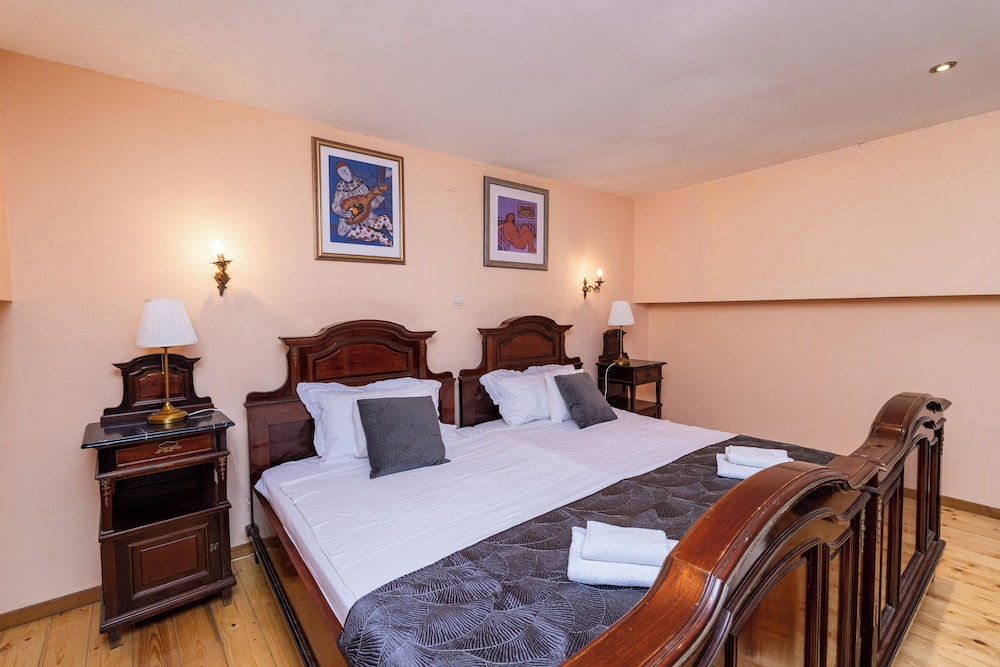 amoret apartments