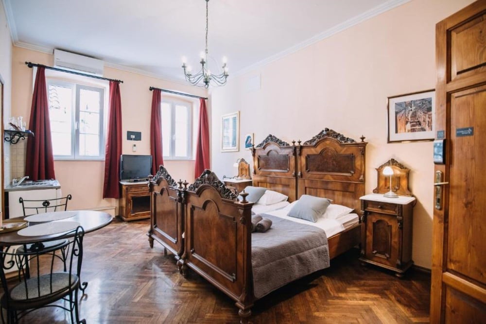 amoret apartments