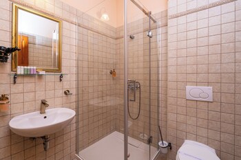 amoret apartments