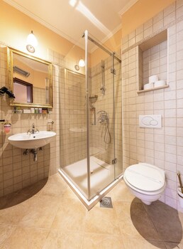 amoret apartments