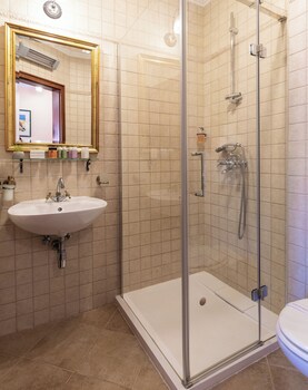 amoret apartments