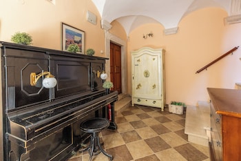 amoret apartments