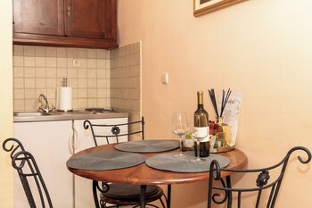 amoret apartments