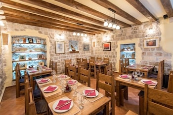 amoret apartments