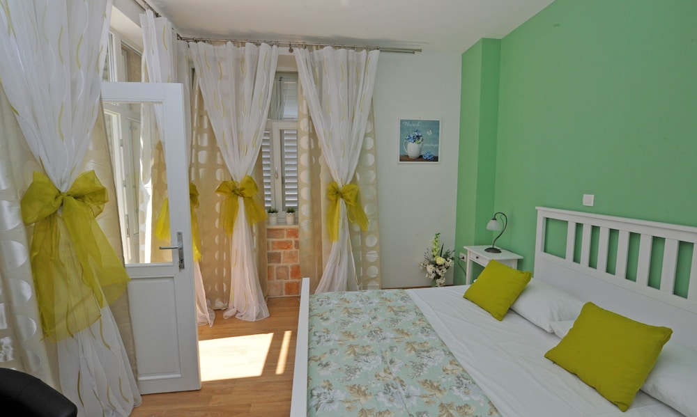 nirvana luxury rooms