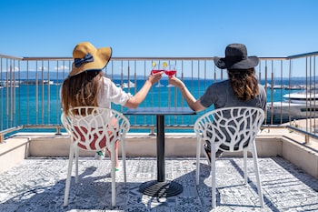 Galeria Valeria Seaside Downtown,Split>>Milna,4 star