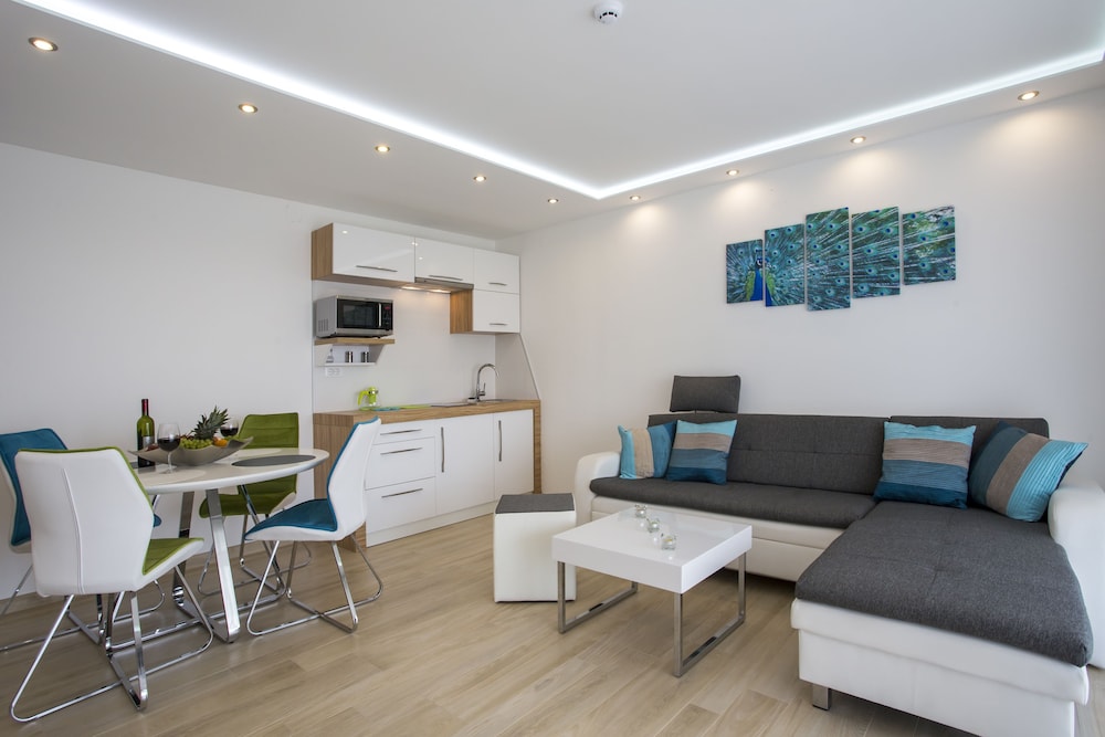 adrion aparthotel