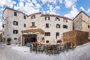 Heritage Palace Varos - Mag Quaint & Elegant Boutique Hotels,Split>>Hvar,4 star