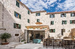 Heritage Palace Varos - Mag Quaint & Elegant Boutique Hotels,Split>>Hvar,4 star