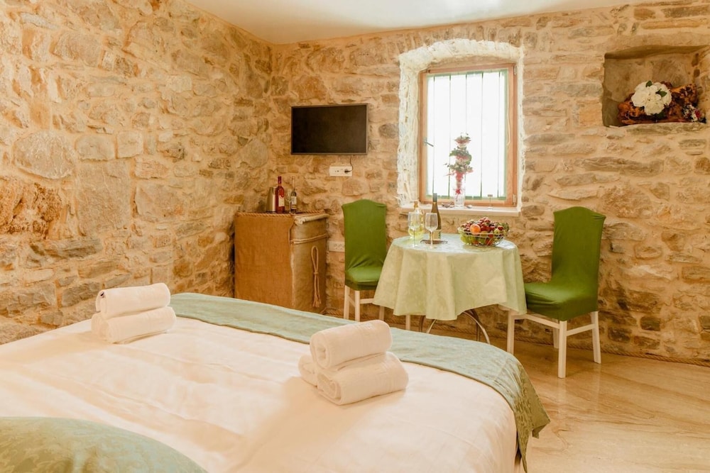 stone house luxury rooms