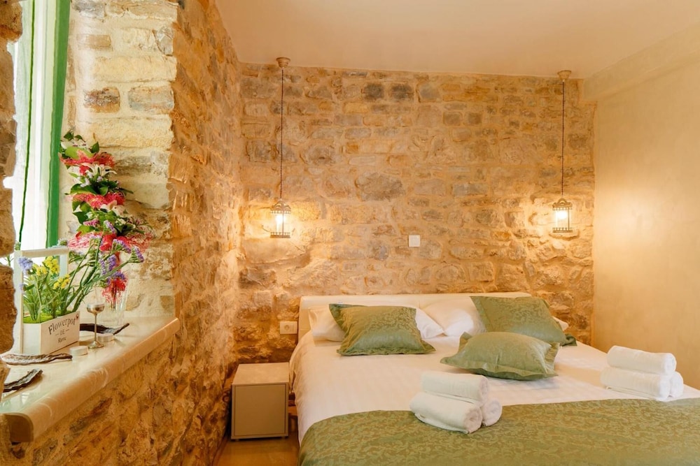 stone house luxury rooms