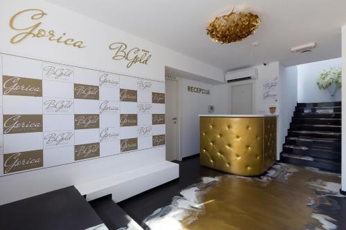 b gold luxury rooms