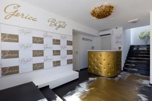 b gold luxury rooms