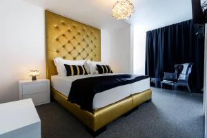 b gold luxury rooms