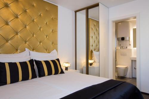 b gold luxury rooms